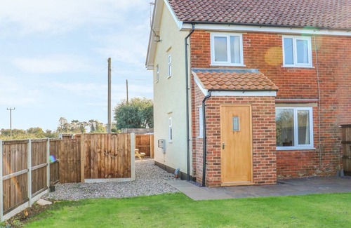 Irstead Cottage | Cabin ∙ 2 bedrooms ∙ 4 guests