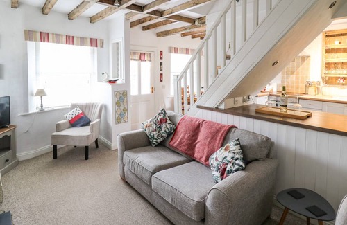 Cwrt Cottage | Cabin ∙ 2 bedrooms ∙ 4 guests