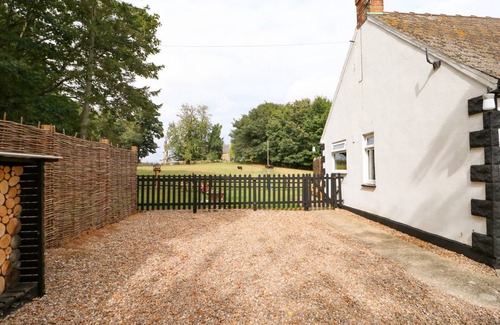 Louth Cottage | Cabin ∙ 2 bedrooms ∙ 4 guests