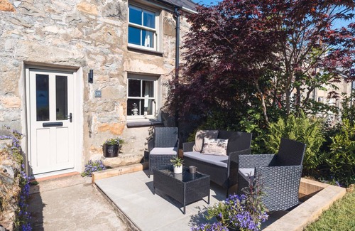 Trefor Cottage | Cabin ∙ 2 bedrooms ∙ 4 guests