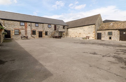 Over Haddon Cottage | Cabin ∙ 2 bedrooms ∙ 4 guests