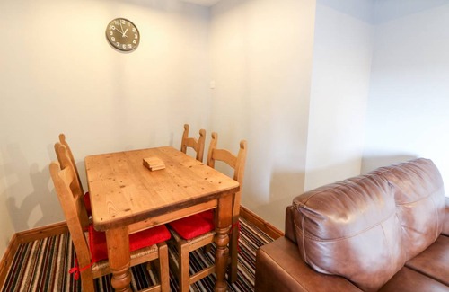 Over Haddon Cottage | Cabin ∙ 2 bedrooms ∙ 4 guests