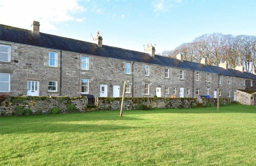 Seahouses Cottage | Cabin ∙ 2 bedrooms ∙ 4 guests