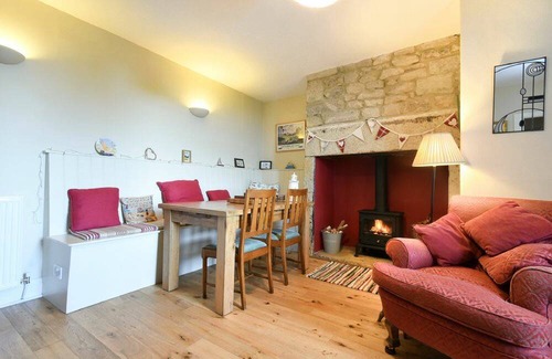 Seahouses Cottage | Cabin ∙ 2 bedrooms ∙ 4 guests