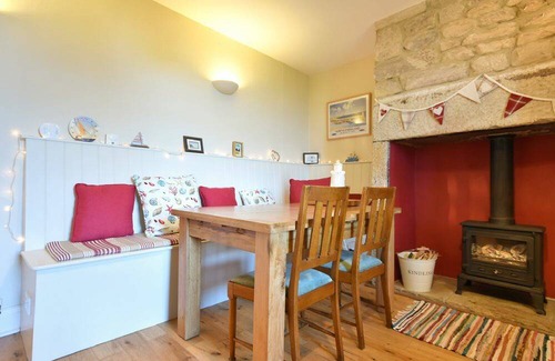 Seahouses Cottage | Cabin ∙ 2 bedrooms ∙ 4 guests