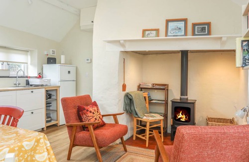 Bodorgan Cottage | Cabin ∙ 2 bedrooms ∙ 4 guests
