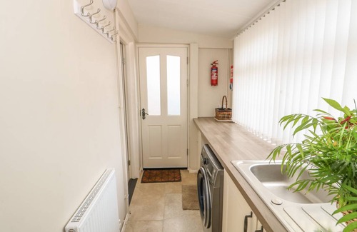 Grimston Cottage | Cabin ∙ 2 bedrooms ∙ 4 guests