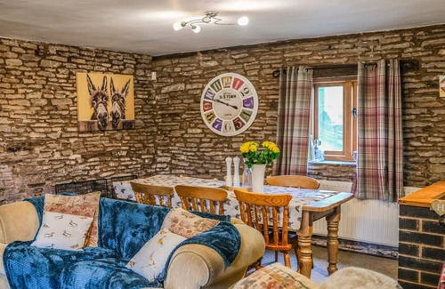 Abergavenny Cottage | Cabin ∙ 2 bedrooms ∙ 4 guests