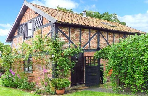 East Dereham Cottage | Cabin ∙ 2 bedrooms ∙ 4 guests