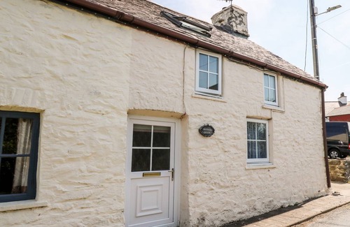 Llansantffraed Cottage | Cabin ∙ 2 bedrooms ∙ 4 guests