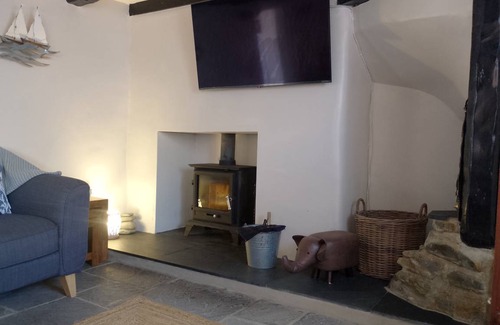 Llansantffraed Cottage | Cabin ∙ 2 bedrooms ∙ 4 guests