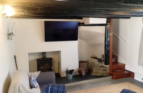 Llansantffraed Cottage | Cabin ∙ 2 bedrooms ∙ 4 guests