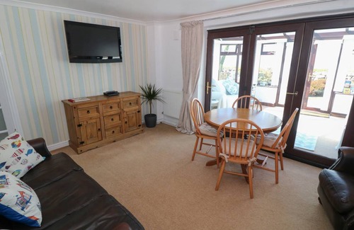 Llandanwg Cottage | Cabin ∙ 2 bedrooms ∙ 4 guests