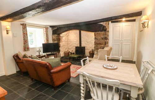 Rhyd-y-clafdy Cottage | Cabin ∙ 2 bedrooms ∙ 4 guests