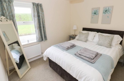 Lydstep Cottage | Cabin ∙ 2 bedrooms ∙ 4 guests
