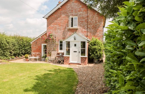 Sturminster Newton Cottage | Cabin ∙ 2 bedrooms ∙ 4 guests