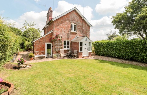 Sturminster Newton Cottage | Cabin ∙ 2 bedrooms ∙ 4 guests