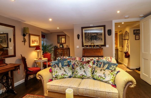 Newburgh Cottage | Cabin ∙ 2 bedrooms ∙ 4 guests