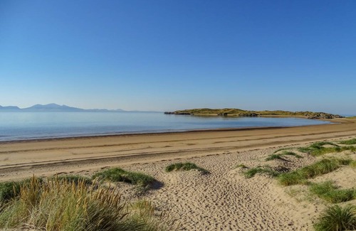 Newborough Cottage | Cabin ∙ 2 bedrooms ∙ 4 guests