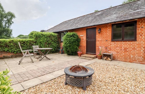 Colchester Cottage | Cabin ∙ 2 bedrooms ∙ 4 guests