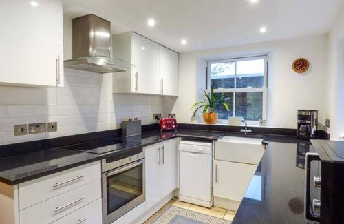 Rowsley Cottage | Cabin ∙ 2 bedrooms ∙ 4 guests