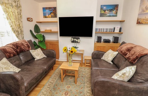 Shanklin Cottage | Cabin ∙ 2 bedrooms ∙ 4 guests