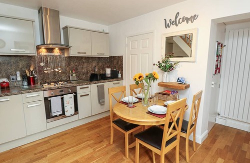 Shanklin Cottage | Cabin ∙ 2 bedrooms ∙ 4 guests