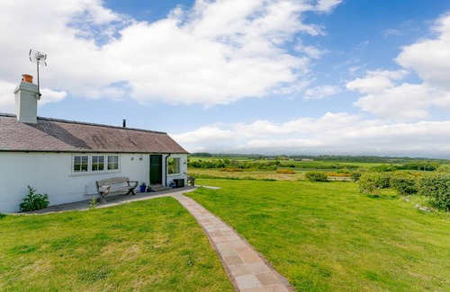 Llanasa Cottage | Cabin ∙ 2 bedrooms ∙ 4 guests