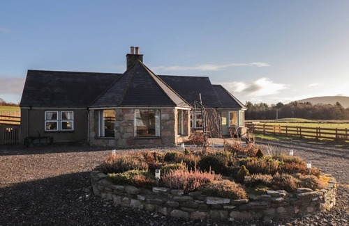 Aberlour Cottage | Cabin ∙ 2 bedrooms ∙ 4 guests