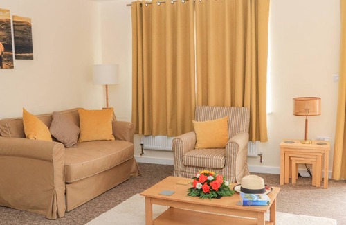 Dawlish Cottage | Cabin ∙ 2 bedrooms ∙ 5 guests