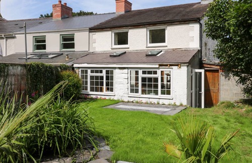 Llansantffraed Cottage | Cabin ∙ 2 bedrooms ∙ 6 guests