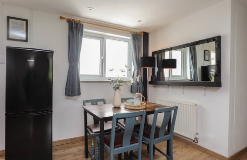 Ty Croes Cottage | Cabin ∙ 2 bedrooms ∙ 4 guests