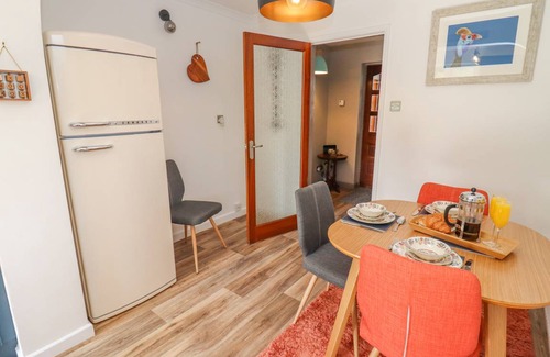 Adderbury Cottage | Cabin ∙ 2 bedrooms ∙ 4 guests