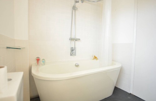 Aldeburgh Cottage | Cabin ∙ 2 bedrooms ∙ 5 guests