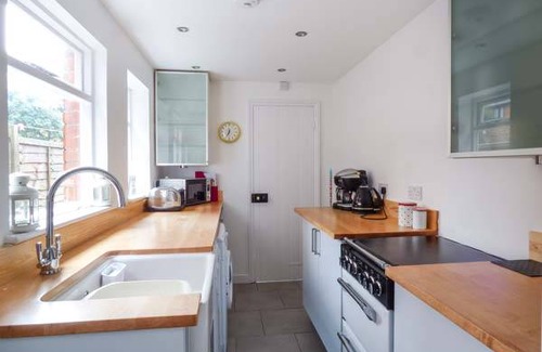 Colchester Cottage | Cabin ∙ 2 bedrooms ∙ 4 guests