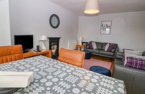 Criccieth Cottage | Cabin ∙ 2 bedrooms ∙ 4 guests