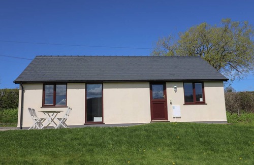 Llanfihangel Tal-y-llyn Cottage | Cabin ∙ 2 bedrooms ∙ 4 guests