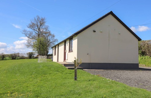 Llanfihangel Tal-y-llyn Cottage | Cabin ∙ 2 bedrooms ∙ 4 guests