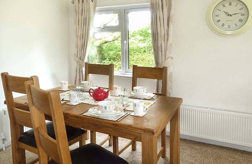 Black Torrington Cottage | Cabin ∙ 2 bedrooms ∙ 4 guests