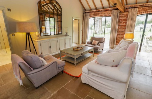 Moreton Cottage | Cabin ∙ 2 bedrooms ∙ 4 guests