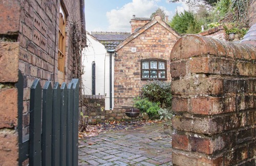 Ironbridge Cottage | Cabin ∙ 2 bedrooms ∙ 3 guests