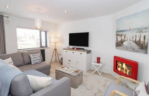Kinmel Bay Cottage | Cabin ∙ 2 bedrooms ∙ 4 guests