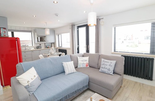 Kinmel Bay Cottage | Cabin ∙ 2 bedrooms ∙ 4 guests