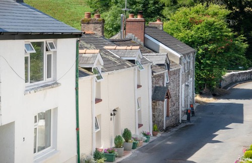Laugharne Cottage | Cabin ∙ 2 bedrooms ∙ 4 guests