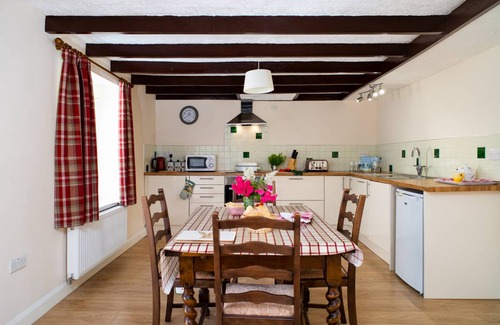 Laugharne Cottage | Cabin ∙ 2 bedrooms ∙ 4 guests