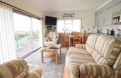 Llandanwg Cottage | Cabin ∙ 2 bedrooms ∙ 4 guests