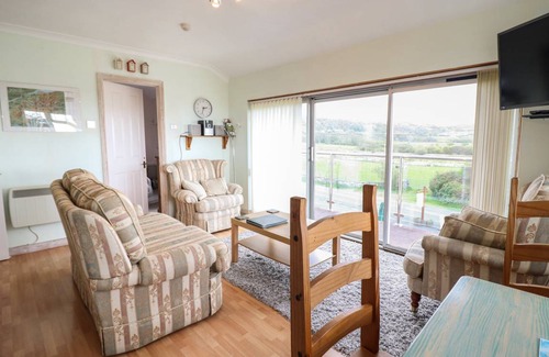 Llandanwg Cottage | Cabin ∙ 2 bedrooms ∙ 4 guests