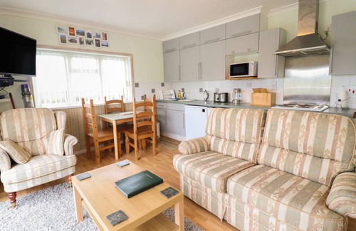 Llandanwg Cottage | Cabin ∙ 2 bedrooms ∙ 4 guests