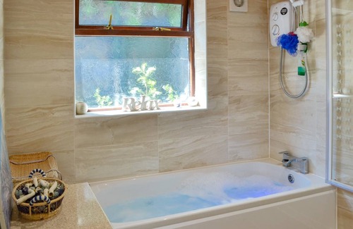 Bangor Cottage | Cabin ∙ 2 bedrooms ∙ 4 guests