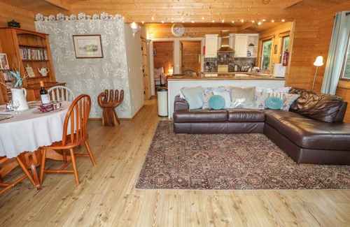 Henryd Cottage | Cabin ∙ 2 bedrooms ∙ 4 guests